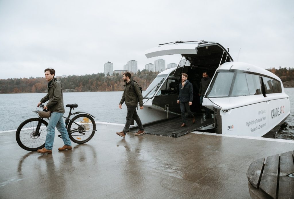 Exit and entry made easy thanks to adjustable gangway (Source: Candela)